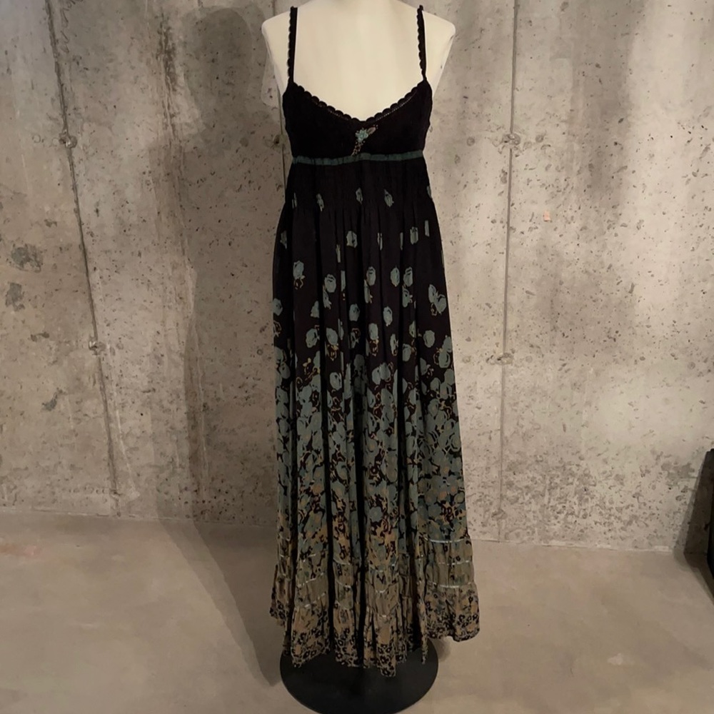 Women’s dress